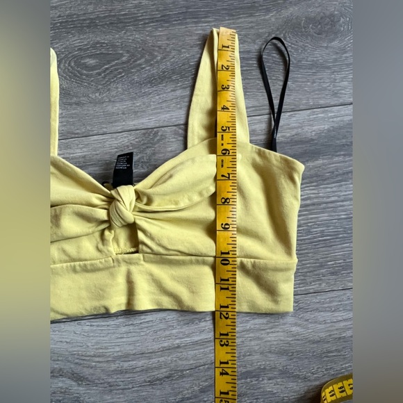 Forever 21 tie front summer crop top tank top in yellow. Size M - Picture 8 of 8